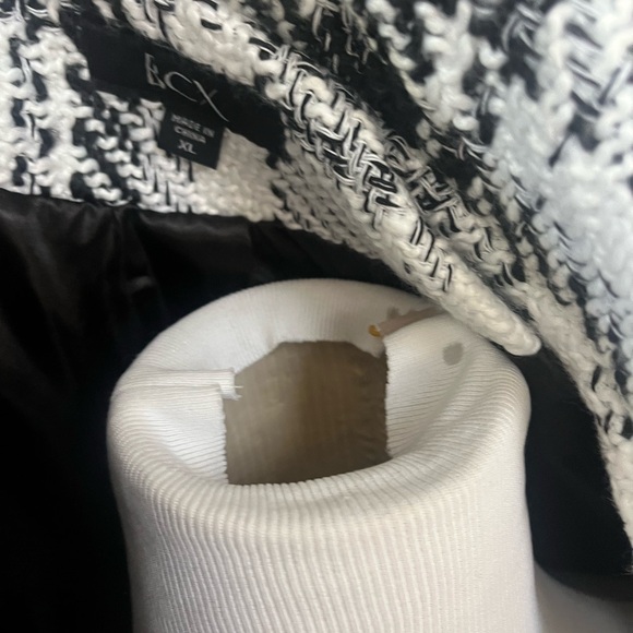 BCX white and black coat - Picture 3 of 4